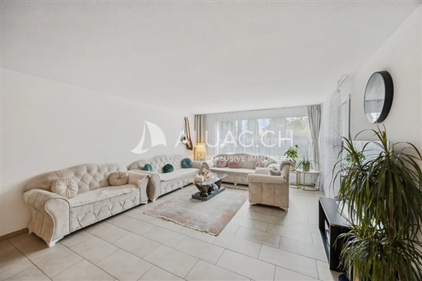 Family-Friendly Ground Floor Apartment - Photo 5 of 11