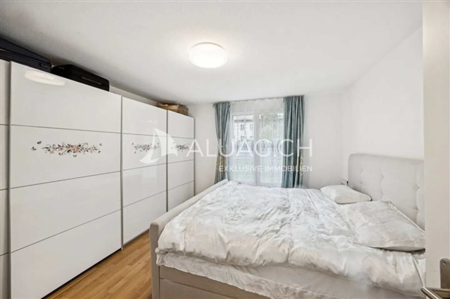 Family-Friendly Ground Floor Apartment - Photo 7 of 11