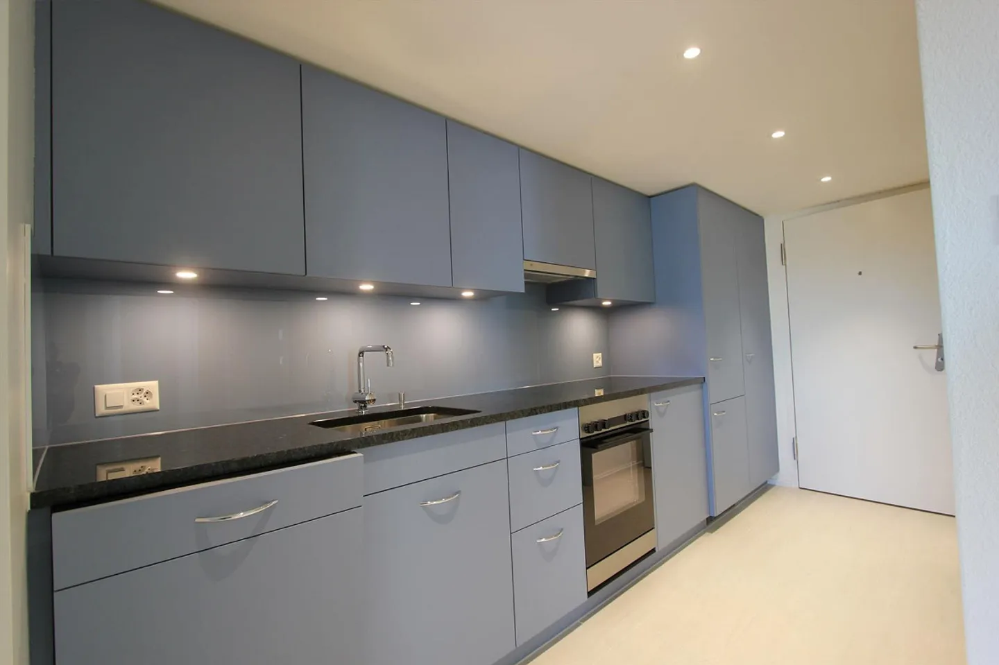 Temporary 2.5-room ground floor apartment in Bäch SZ - Photo 1 of 6
