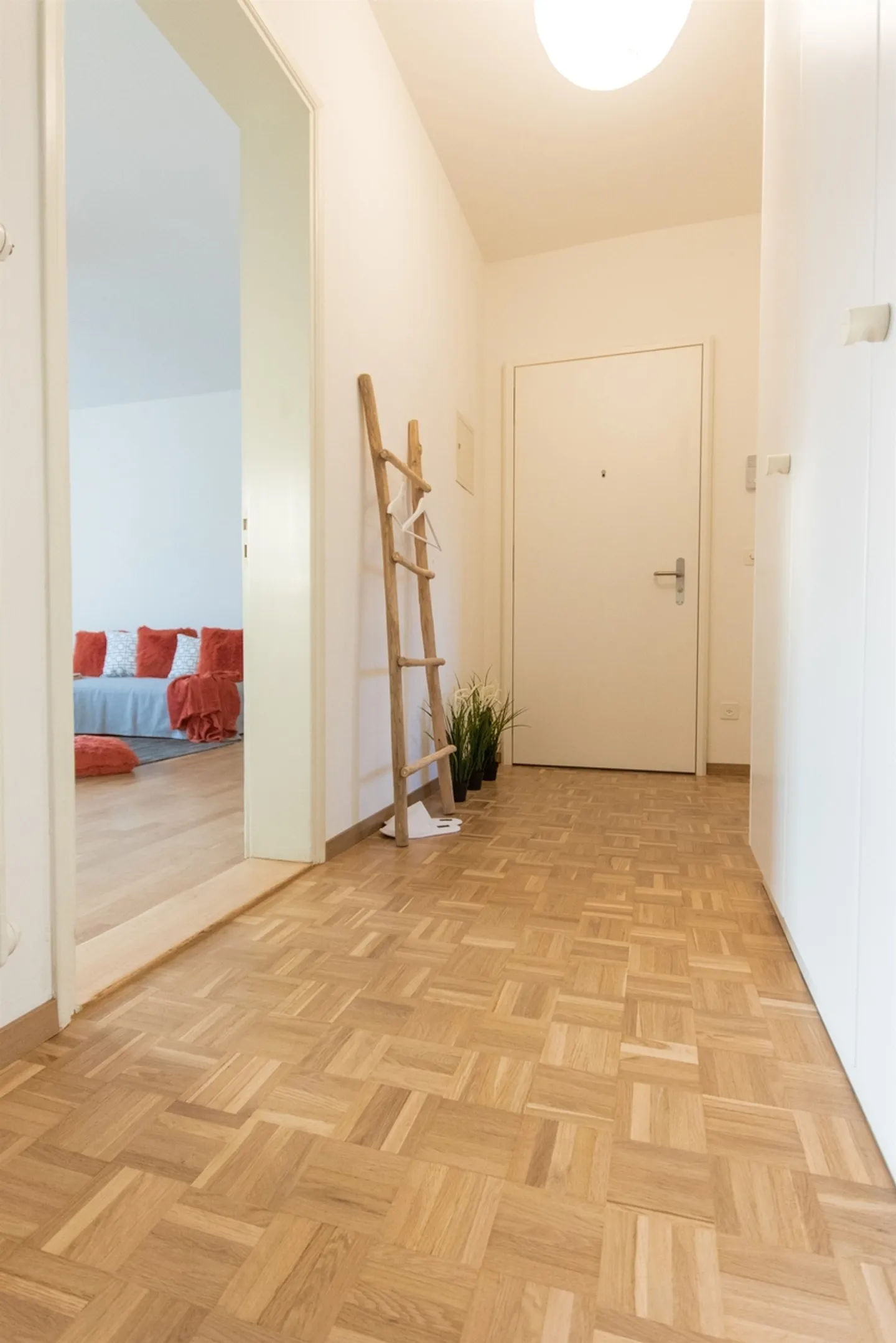 Elegant, bright and renovated apartment with castle view - Photo 2 of 6