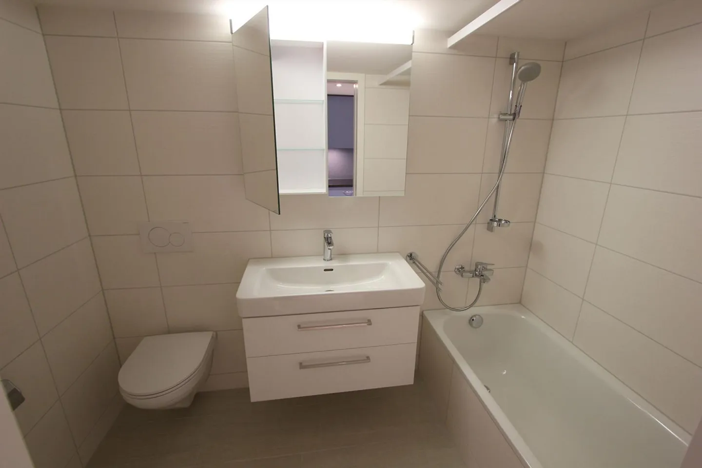 Temporary 2.5-room ground floor apartment in Bäch SZ - Photo 2 of 6