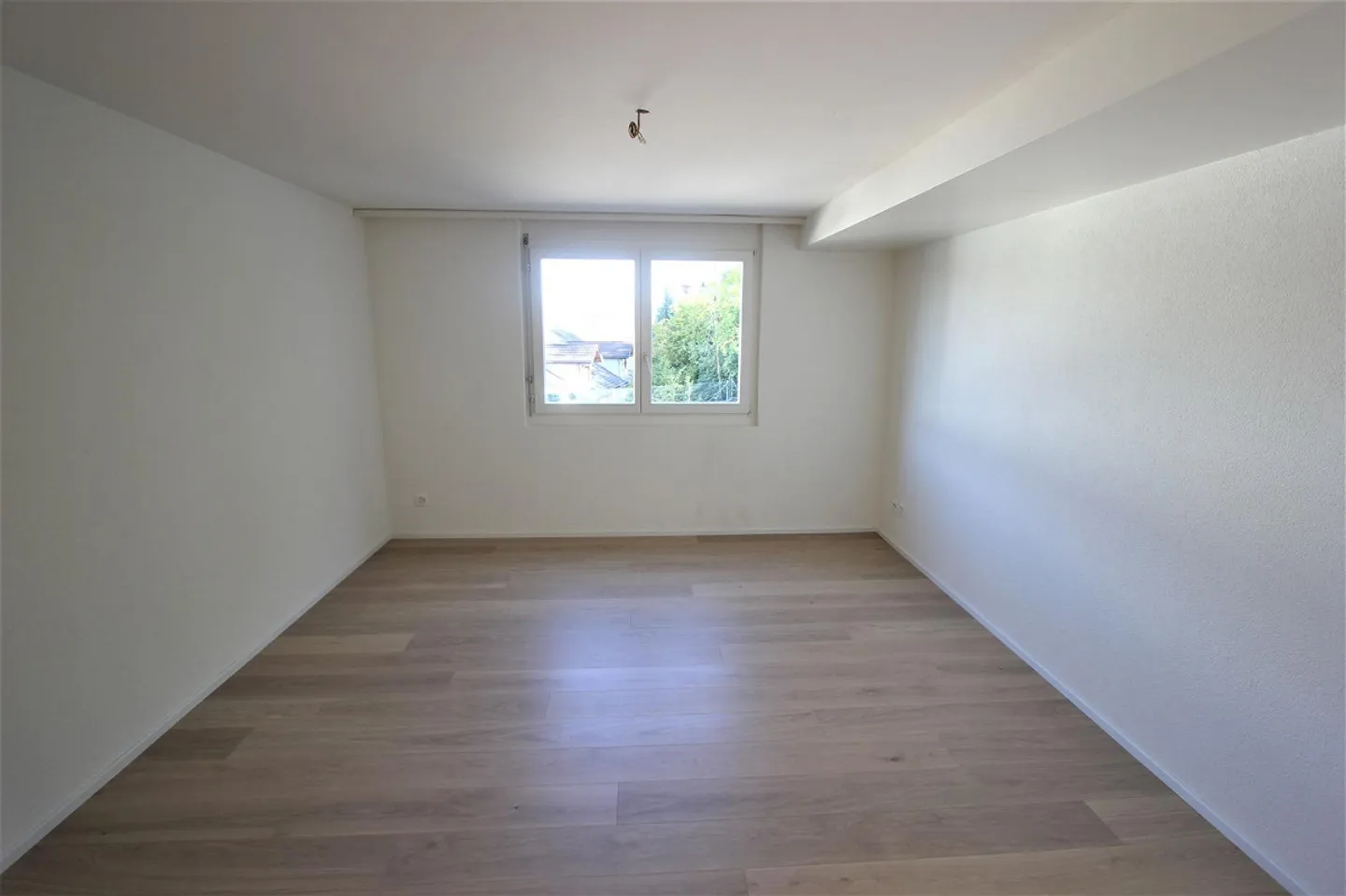 Temporary 2.5-room ground floor apartment in Bäch SZ - Photo 4 of 6