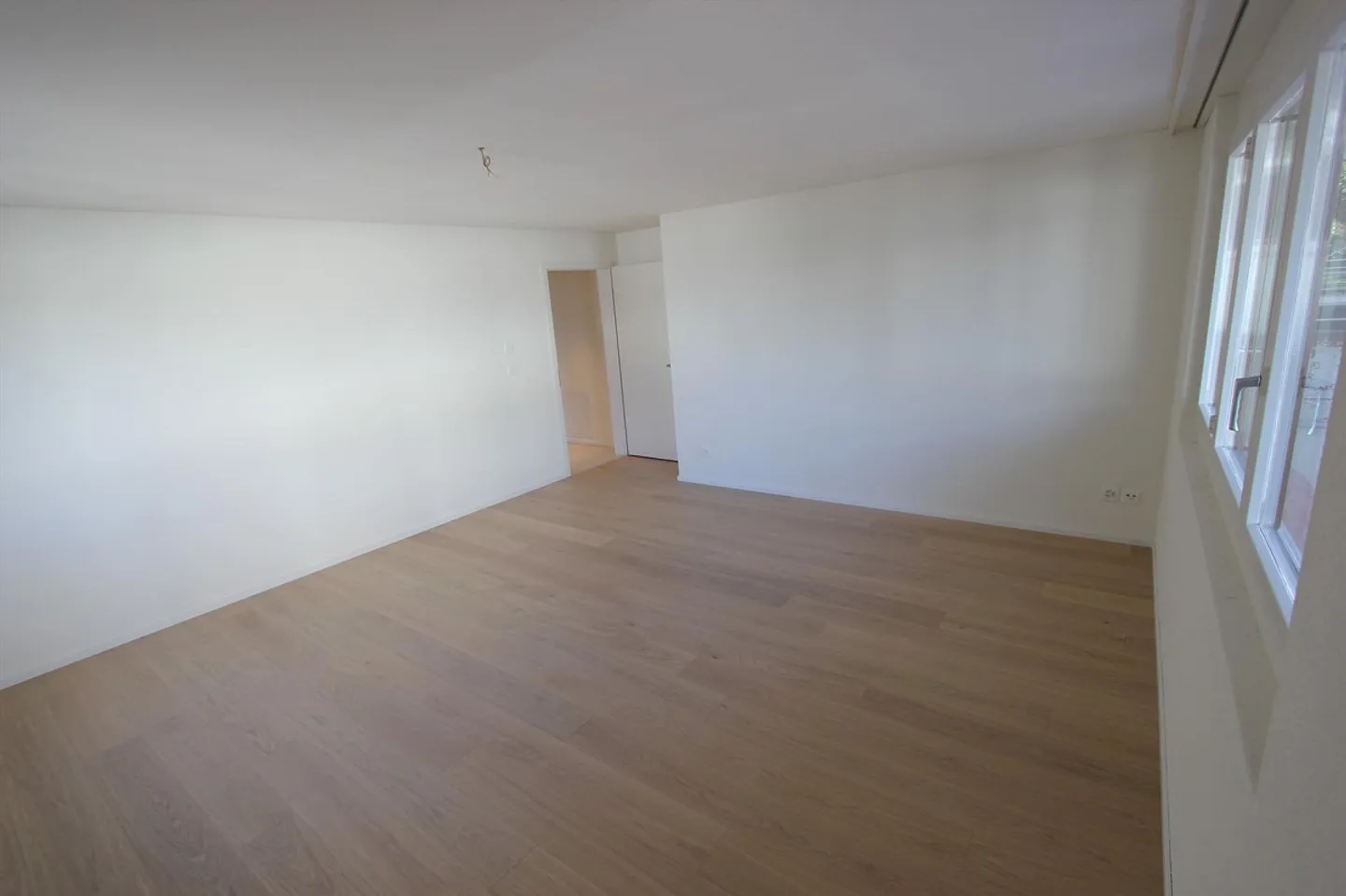Temporary 2.5-room ground floor apartment in Bäch SZ - Photo 5 of 6