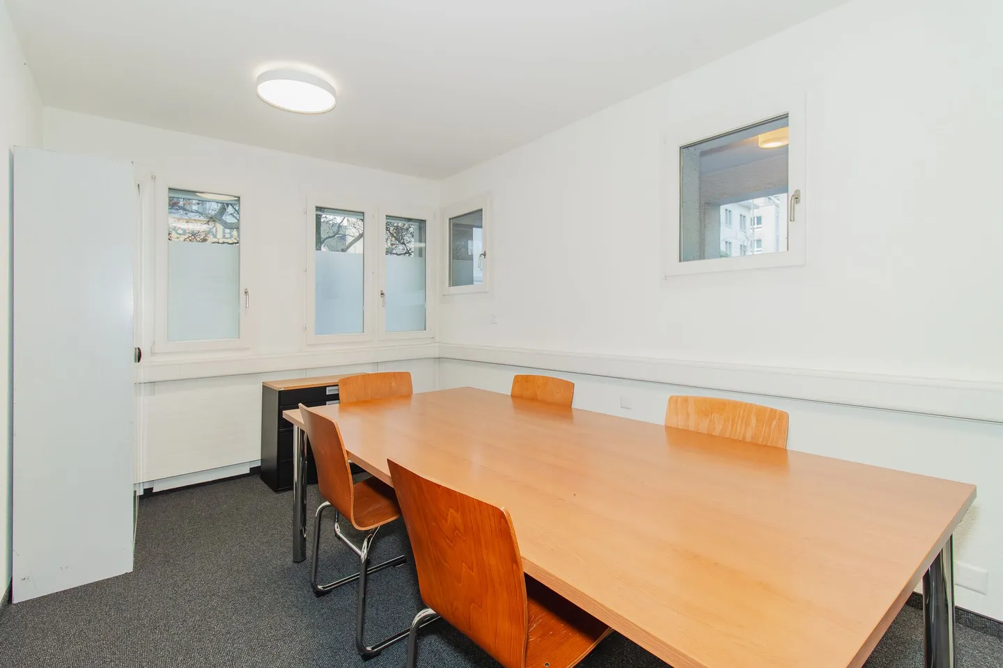 Attractive office space on the ground floor in a central location in Rorschach - Photo 7 of 11