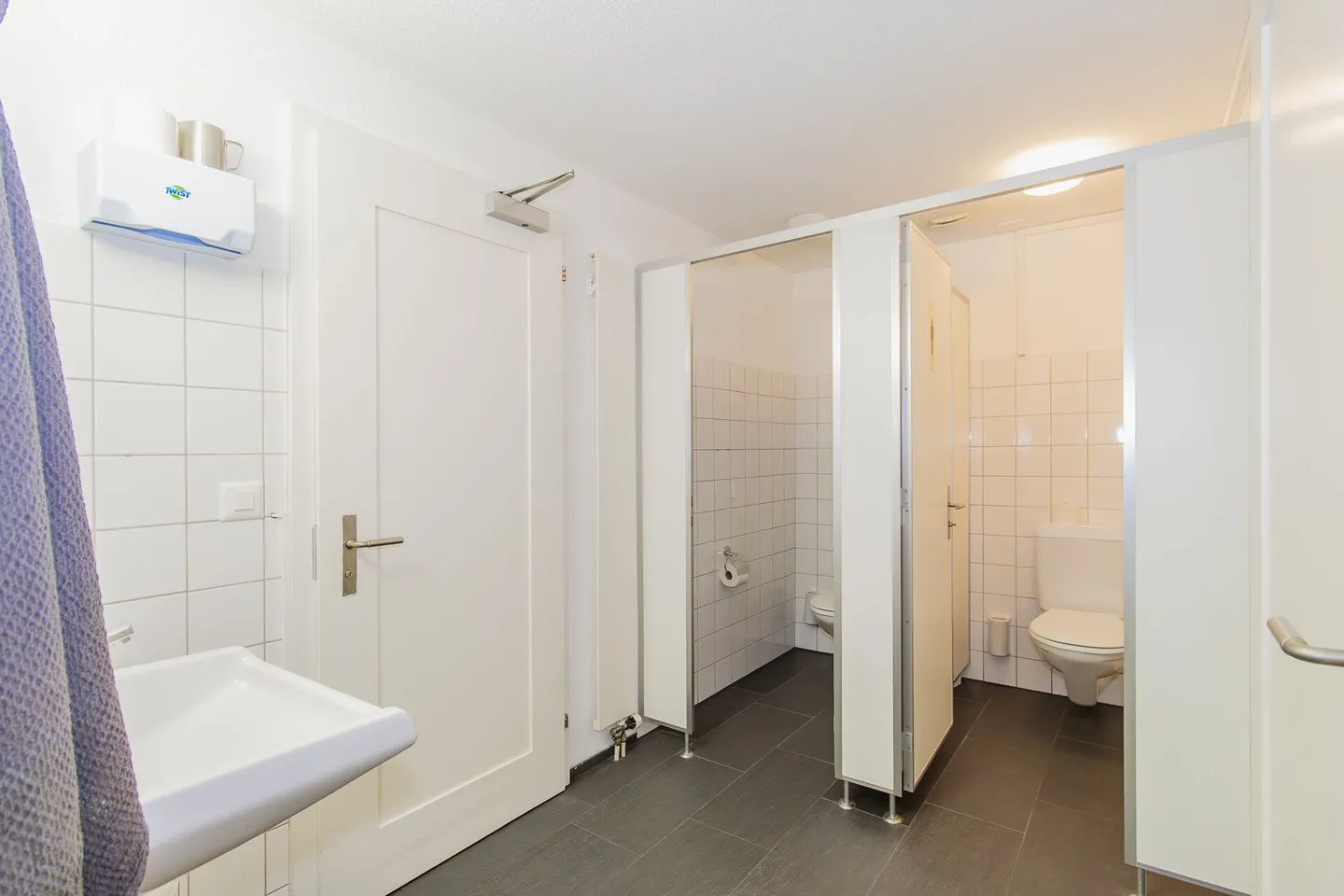 Attractive office space on the ground floor in a central location in Rorschach - Photo 9 of 11