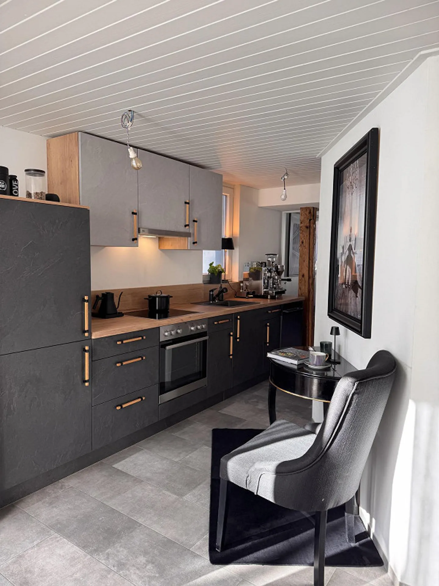 Spacious 4½-room apartment with special charm – approx. 125 m² in He - Photo 4 of 13