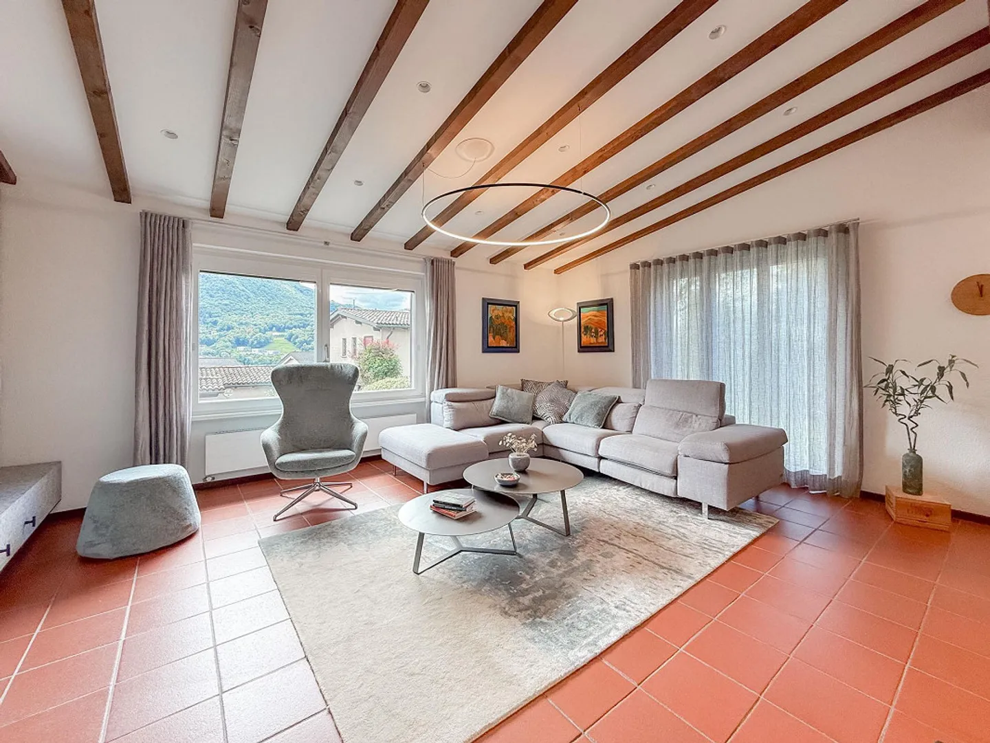 Elegantes Haus mit Garten in Collina d’Oro - Foto 1 von 16