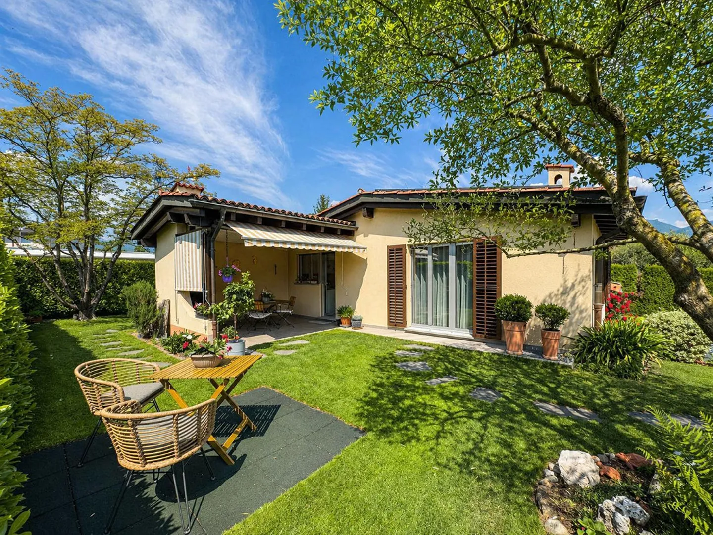 Elegantes Haus mit Garten in Collina d’Oro - Foto 9 von 16