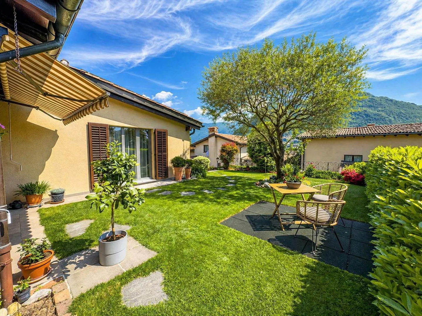 Elegantes Haus mit Garten in Collina d’Oro - Foto 10 von 16