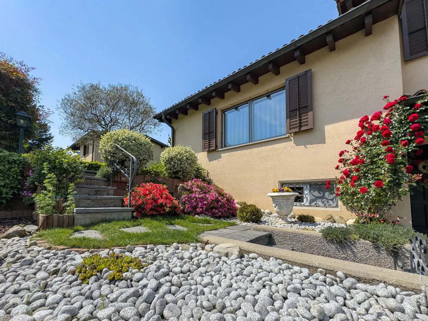 Elegantes Haus mit Garten in Collina d’Oro - Foto 13 von 16