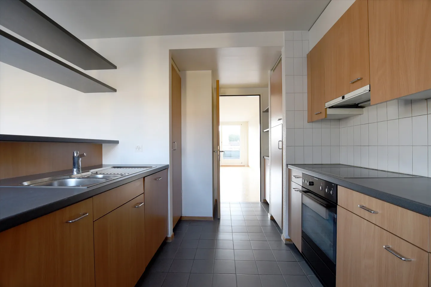 Apartment in the city center with free deposit! - Photo 4 of 9