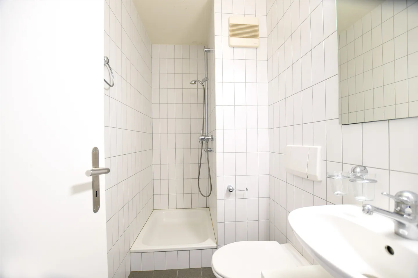 Apartment in the city center with free deposit! - Photo 5 of 9