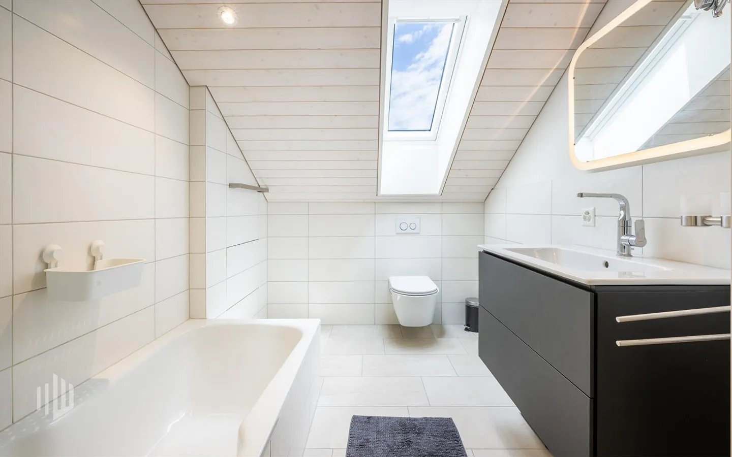 ImmoWyss - Appartement moderne sous les combles avec vue sur le lac et les montagnes à Bönigen - Photo 6 sur 8
