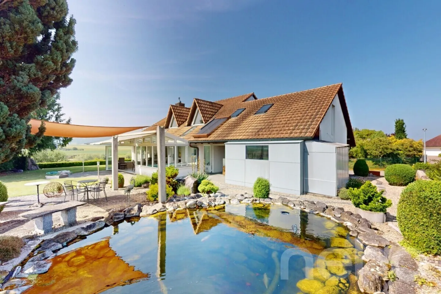 Bellissima casa unifamiliare con 250m2 di superficie abitabile, piscina, spa e giardino d'inverno - Foto 3 di 13