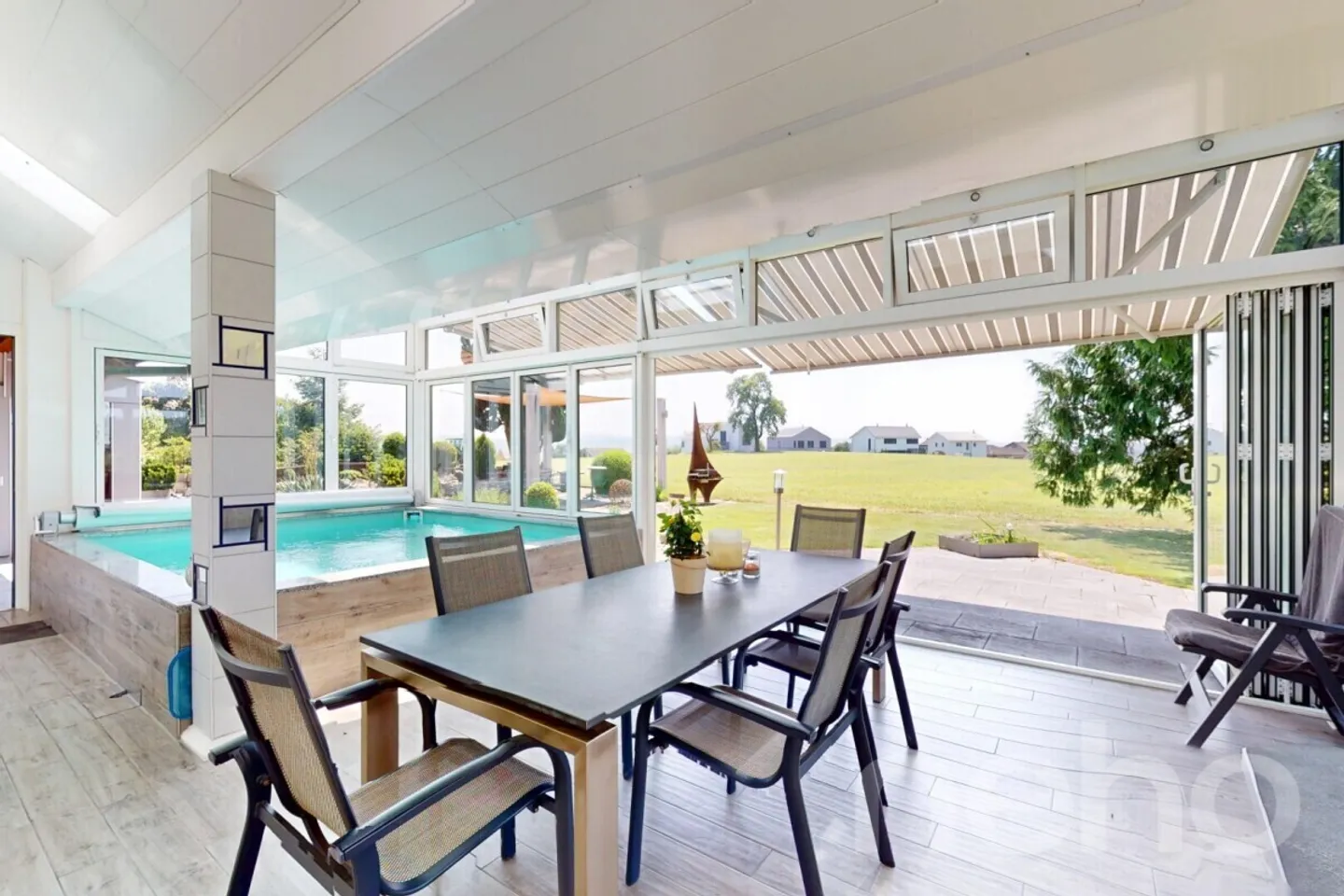 Bellissima casa unifamiliare con 250m2 di superficie abitabile, piscina, spa e giardino d'inverno - Foto 8 di 13