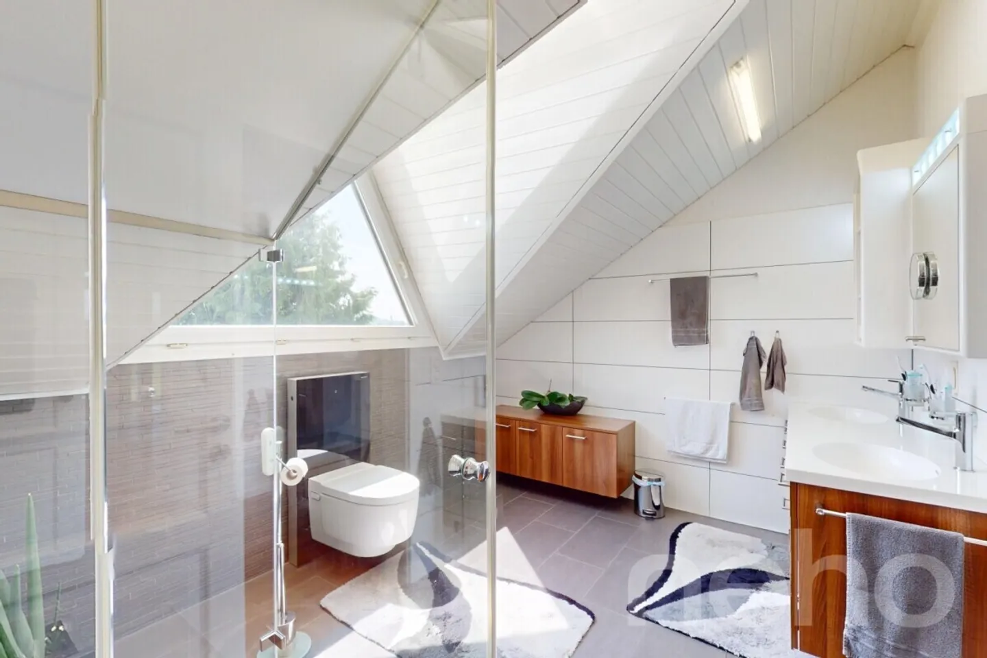 Bellissima casa unifamiliare con 250m2 di superficie abitabile, piscina, spa e giardino d'inverno - Foto 11 di 13