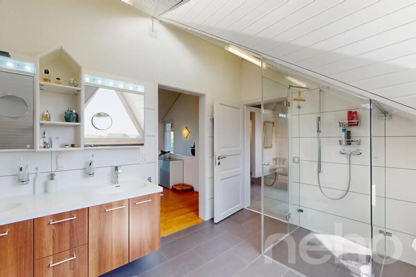 Bellissima casa unifamiliare con 250m2 di superficie abitabile, piscina, spa e giardino d'inverno - Foto 12 di 13