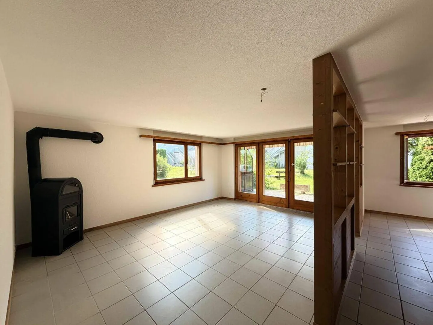 Solid 3.5-room apartment with beautiful balcony and underground parking space in Matten near Interlaken - Photo 2 of 19