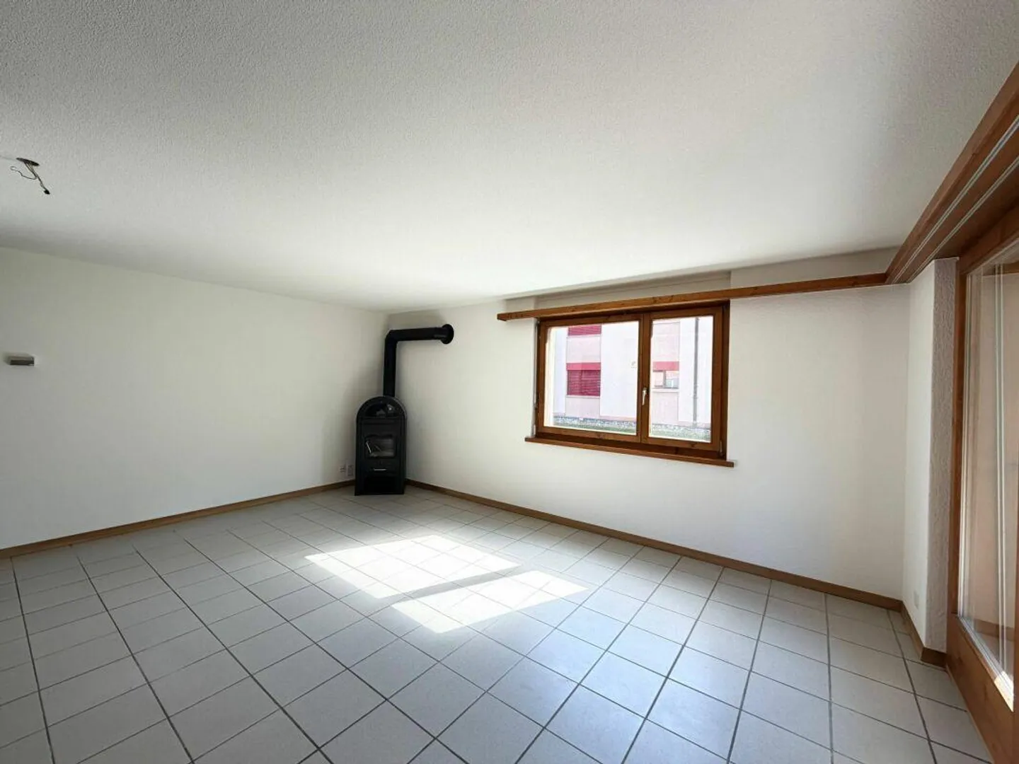 Solid 3.5-room apartment with beautiful balcony and underground parking space in Matten near Interlaken - Photo 5 of 19