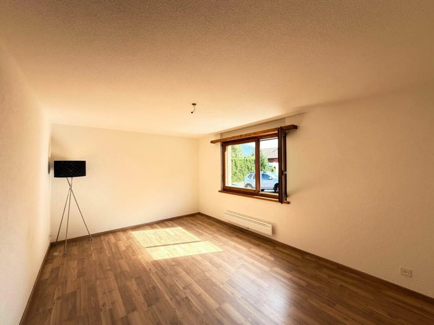 Solid 3.5-room apartment with beautiful balcony and underground parking space in Matten near Interlaken - Photo 7 of 19