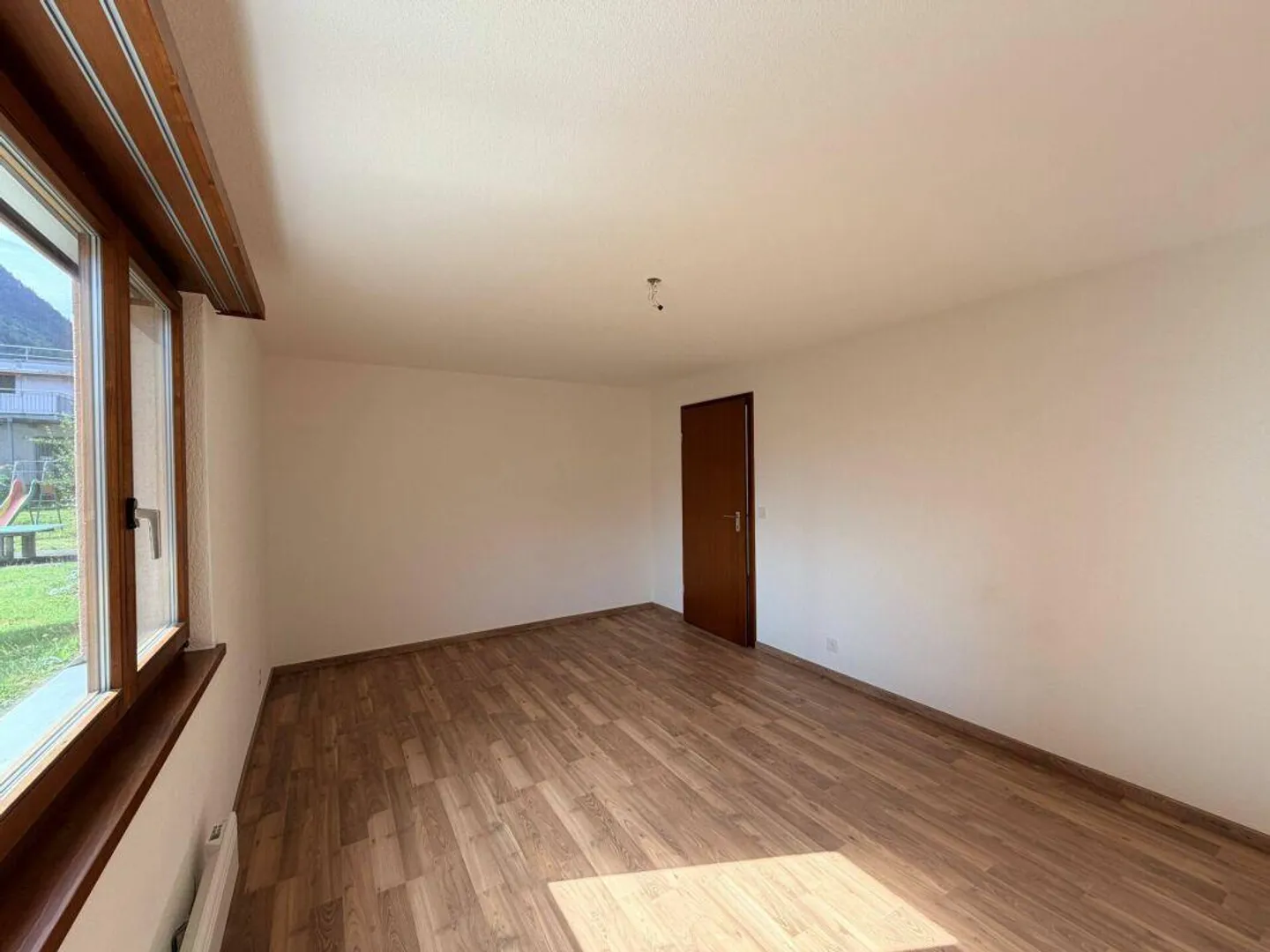 Solid 3.5-room apartment with beautiful balcony and underground parking space in Matten near Interlaken - Photo 11 of 19