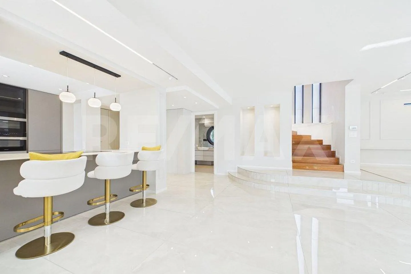 Prestigeträchtige Designvilla mit Pool und privatem Garten - Foto 11 von 13