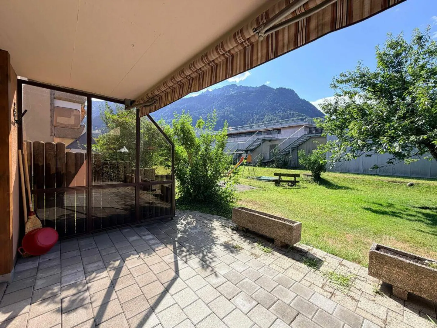 Solid 3.5-room apartment with beautiful balcony and underground parking space in Matten near Interlaken - Photo 15 of 19