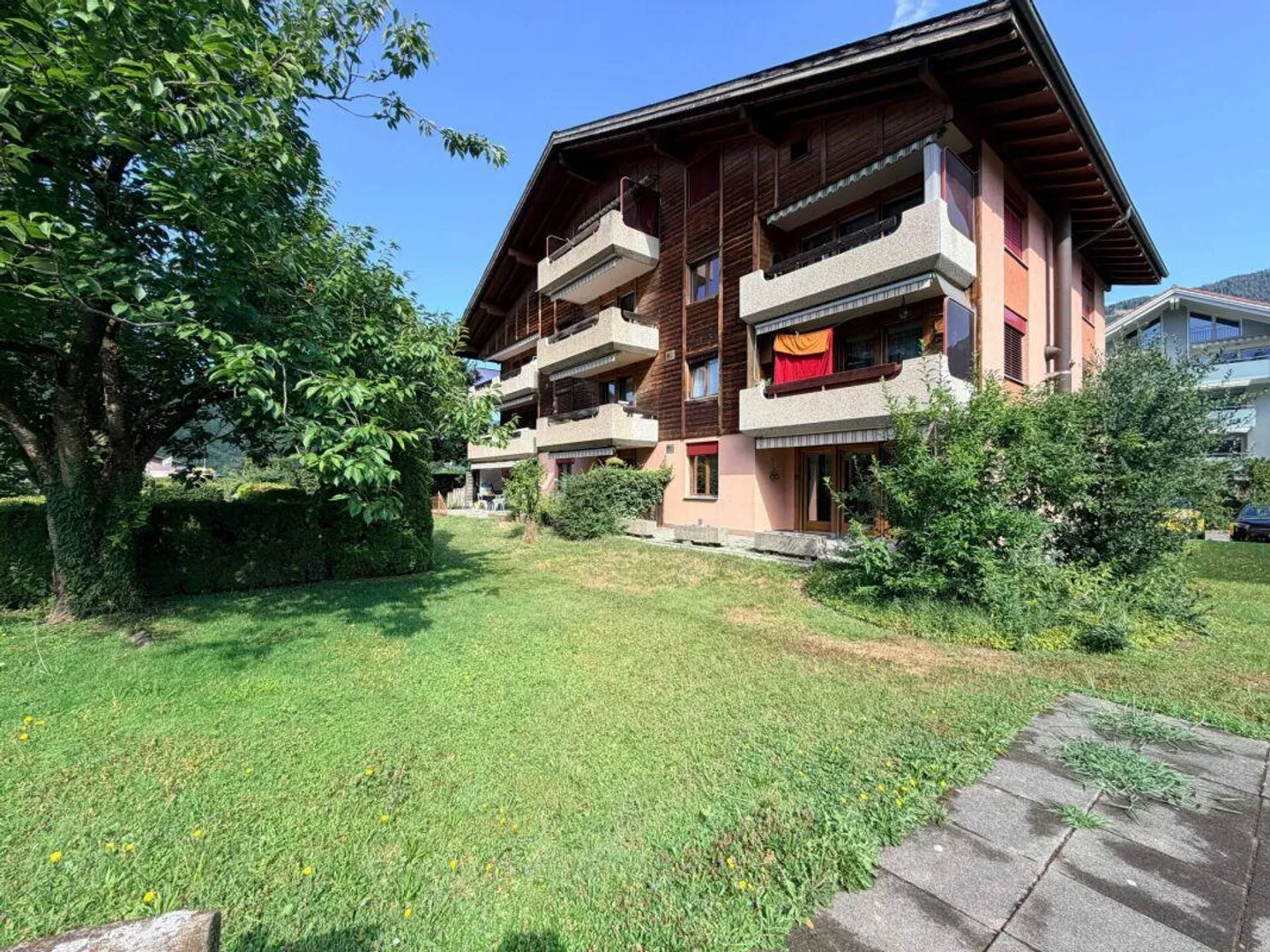 Solid 3.5-room apartment with beautiful balcony and underground parking space in Matten near Interlaken - Photo 16 of 19