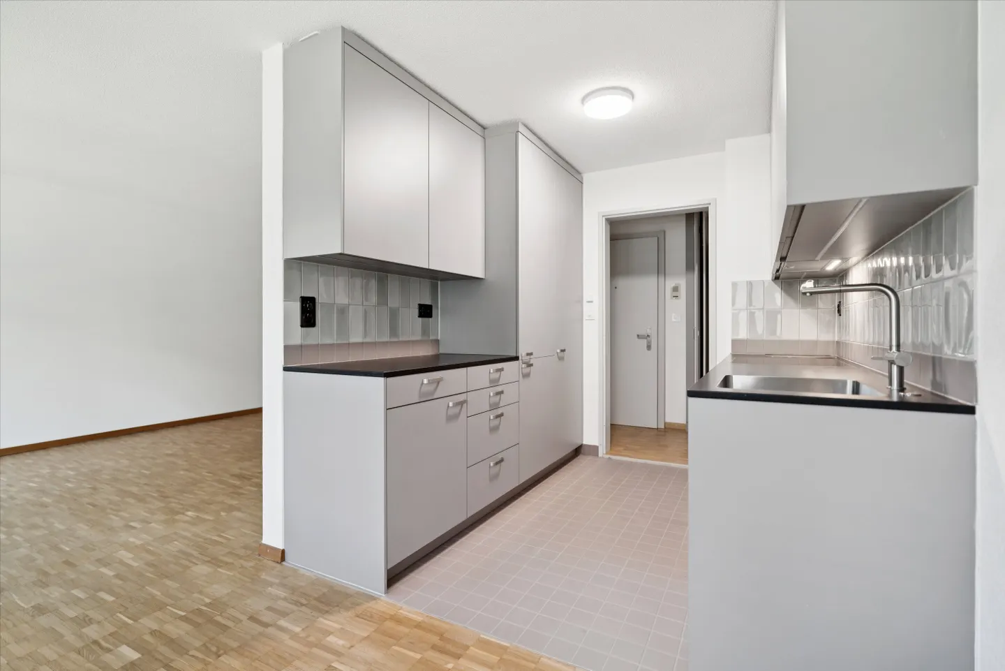 Renting without deposit - First occupancy after renovation in a quiet location - Photo 4 of 10