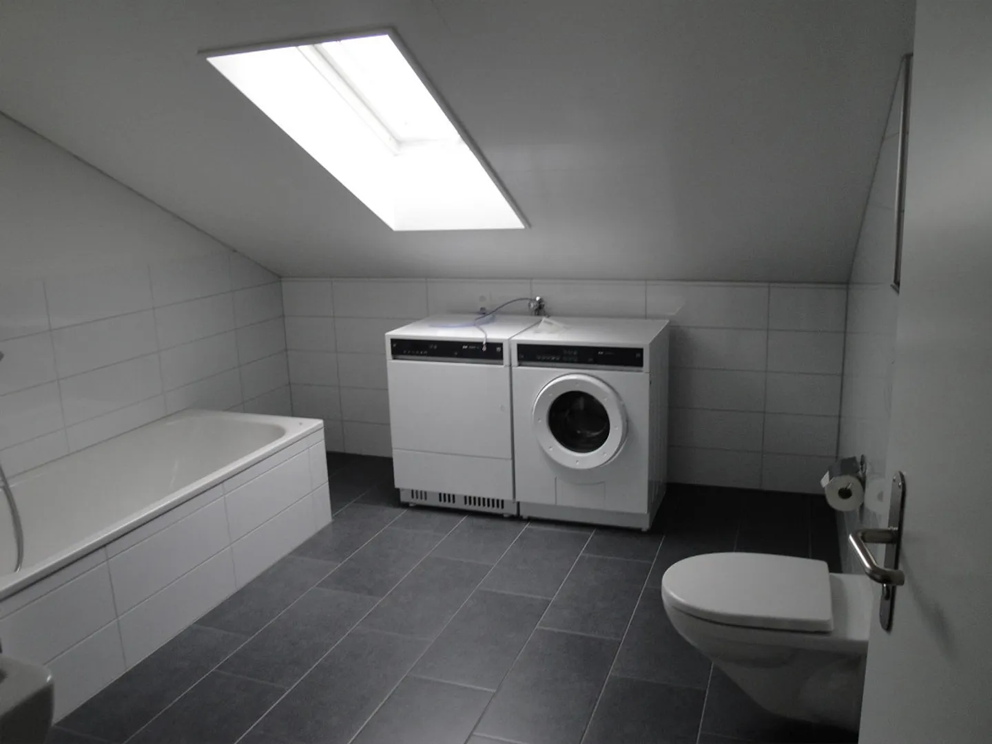 Charming 3.5-room attic apartment with balcony in Mühlau - Photo 2 of 10