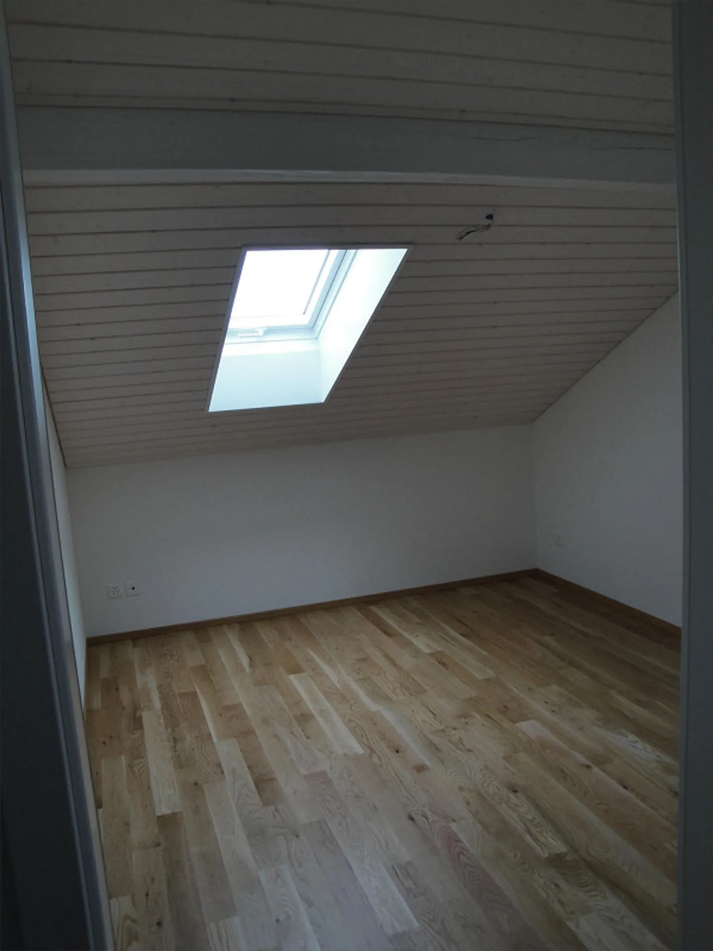 Charming 3.5-room attic apartment with balcony in Mühlau - Photo 3 of 10