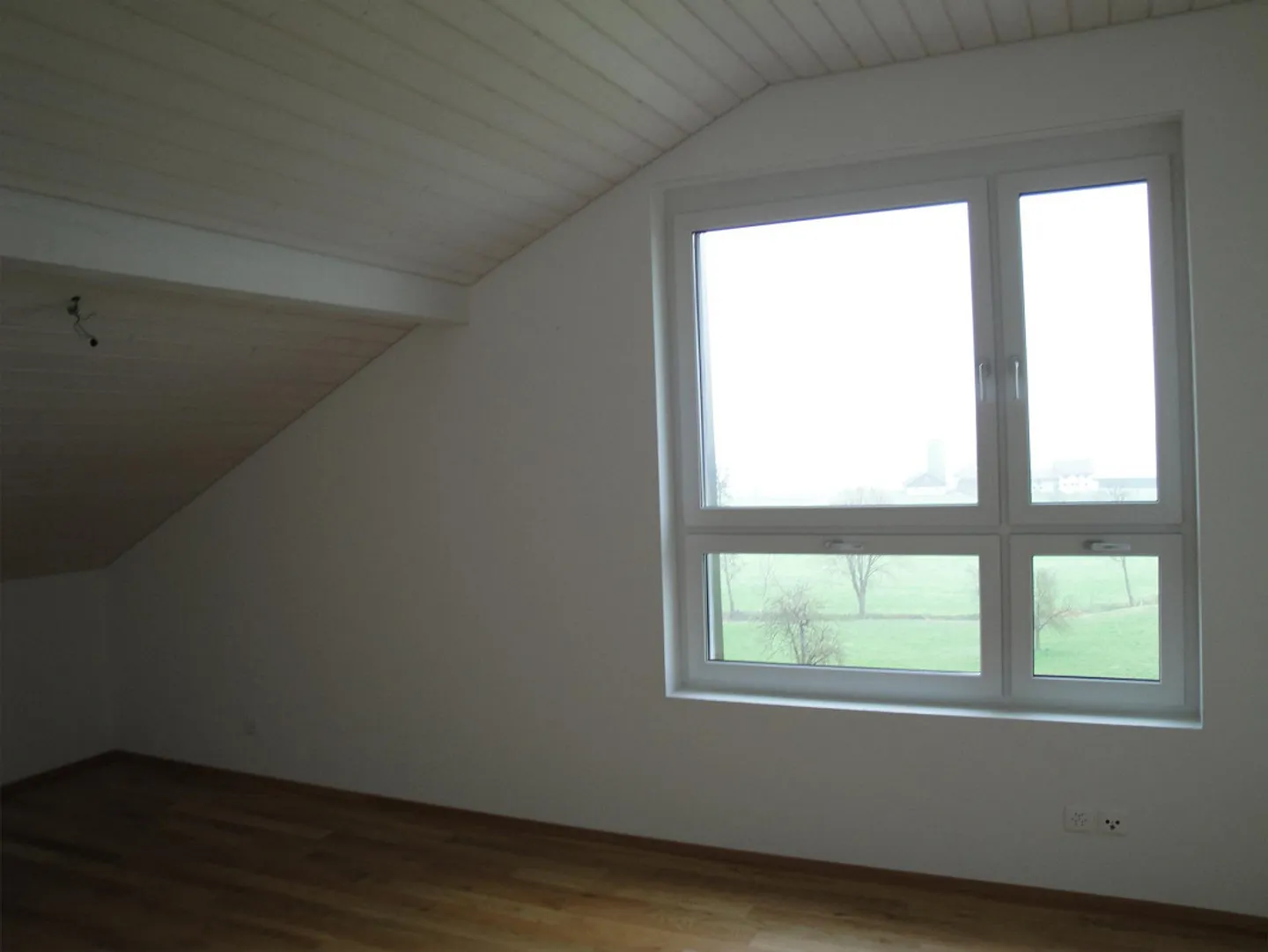 Charming 3.5-room attic apartment with balcony in Mühlau - Photo 4 of 10