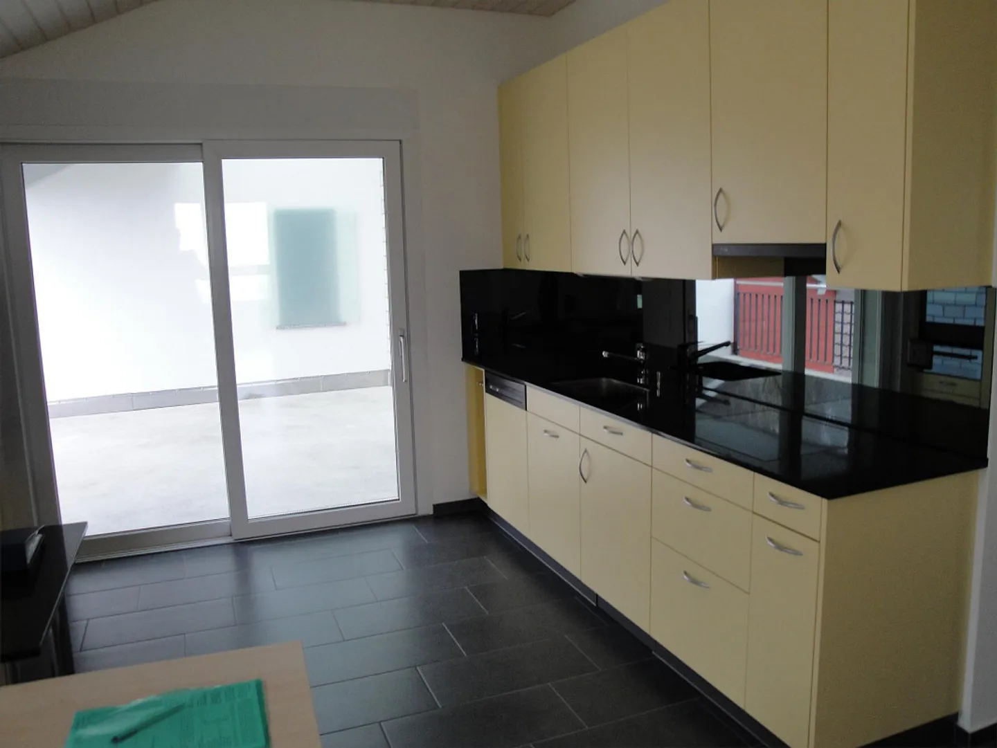 Charming 3.5-room attic apartment with balcony in Mühlau - Photo 7 of 10