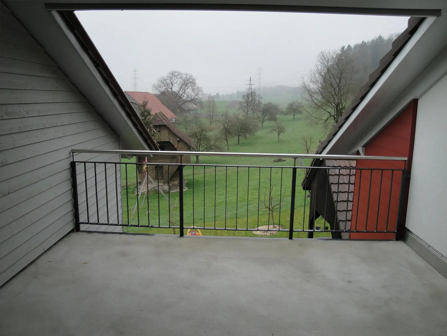 Charming 3.5-room attic apartment with balcony in Mühlau - Photo 8 of 10
