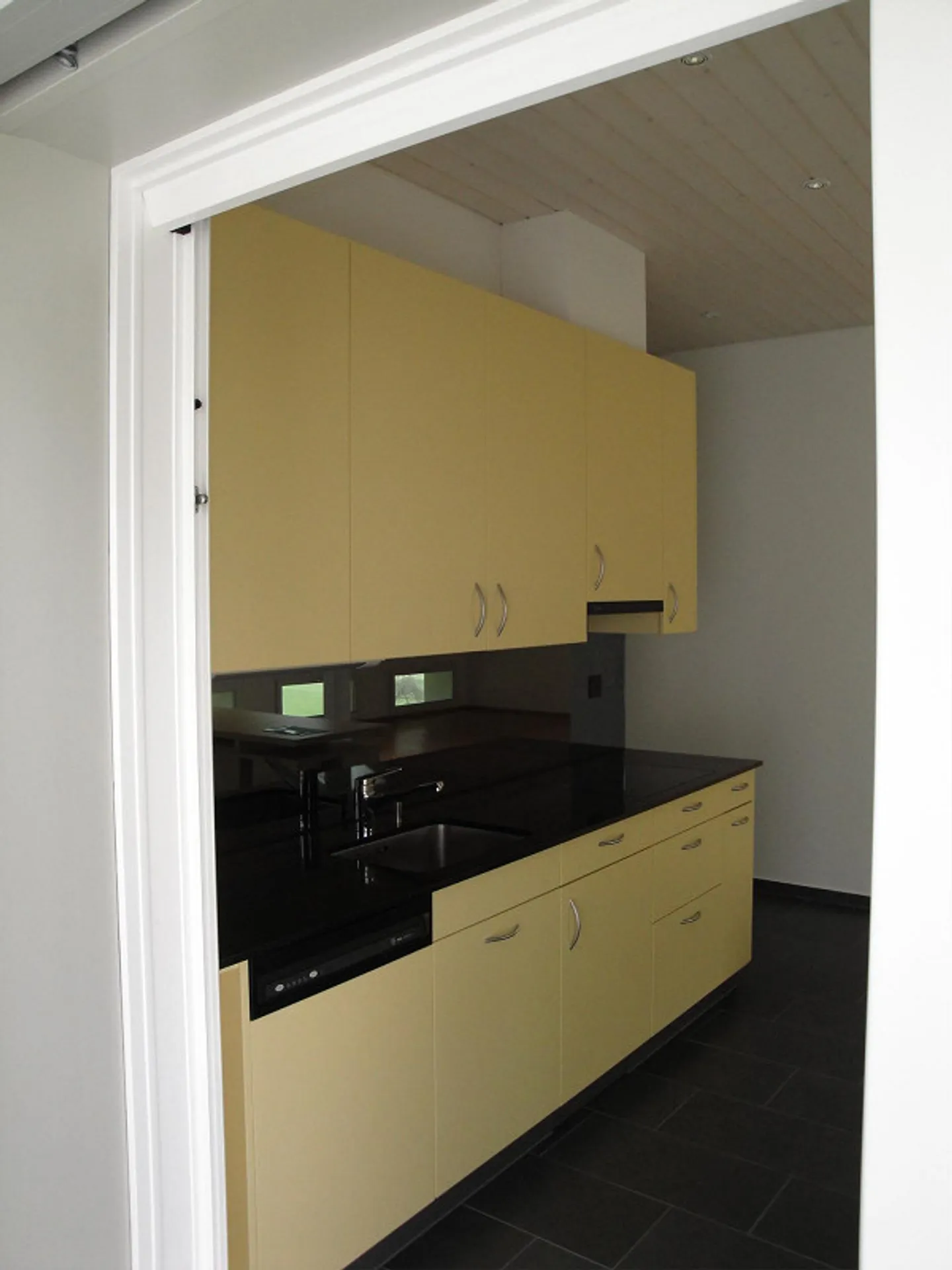 Charming 3.5-room attic apartment with balcony in Mühlau - Photo 9 of 10