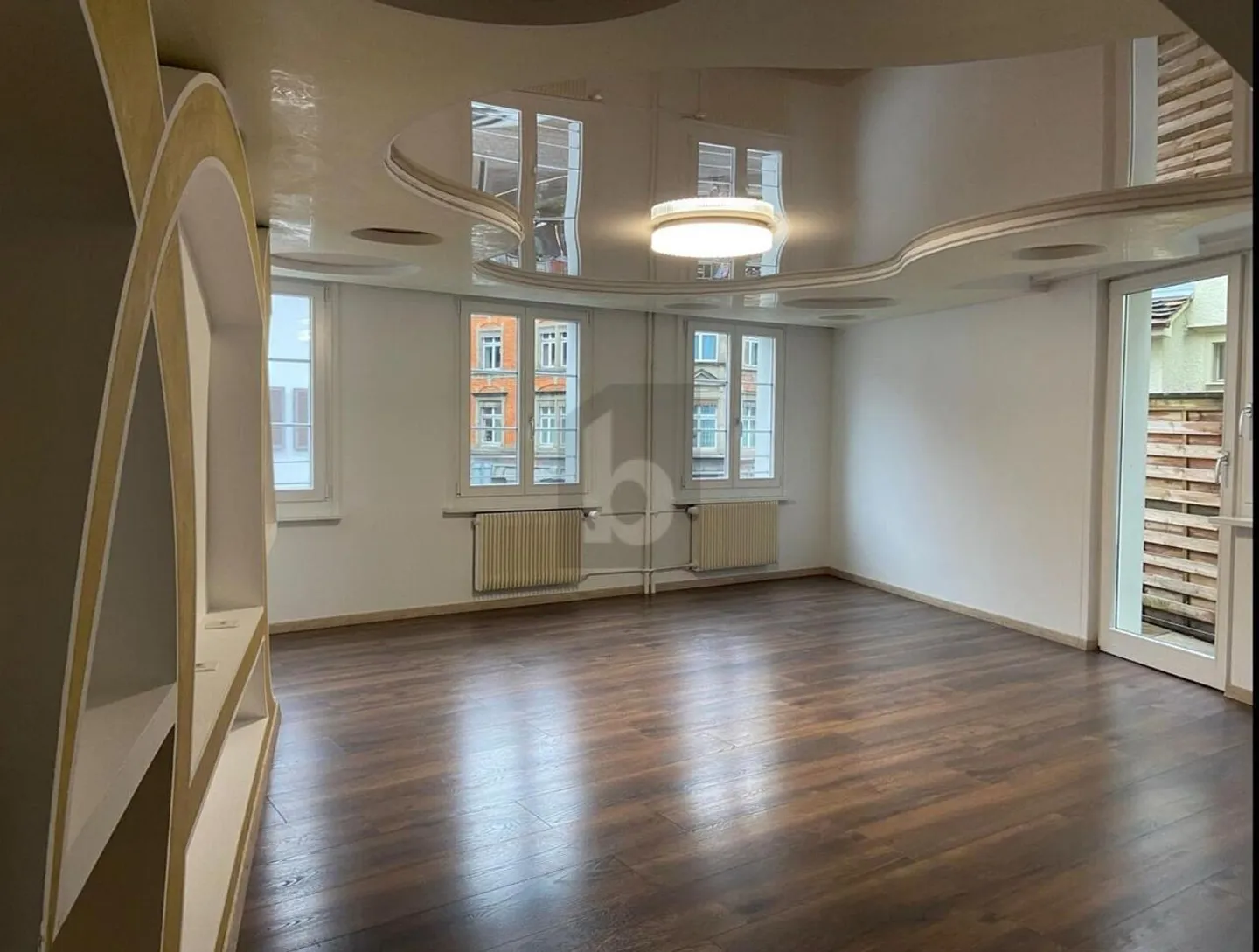 ESCLUSIVO E FRESCAMENTE RISTRUTTURATO - Foto 2 di 5