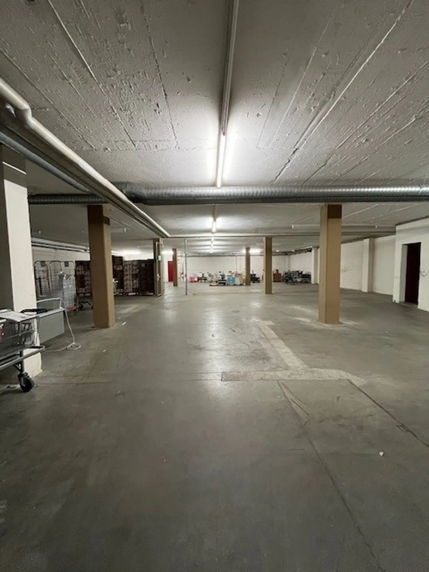 Grosszügiger Lagerraum mit direkter Rampe! - Foto 1 von 4