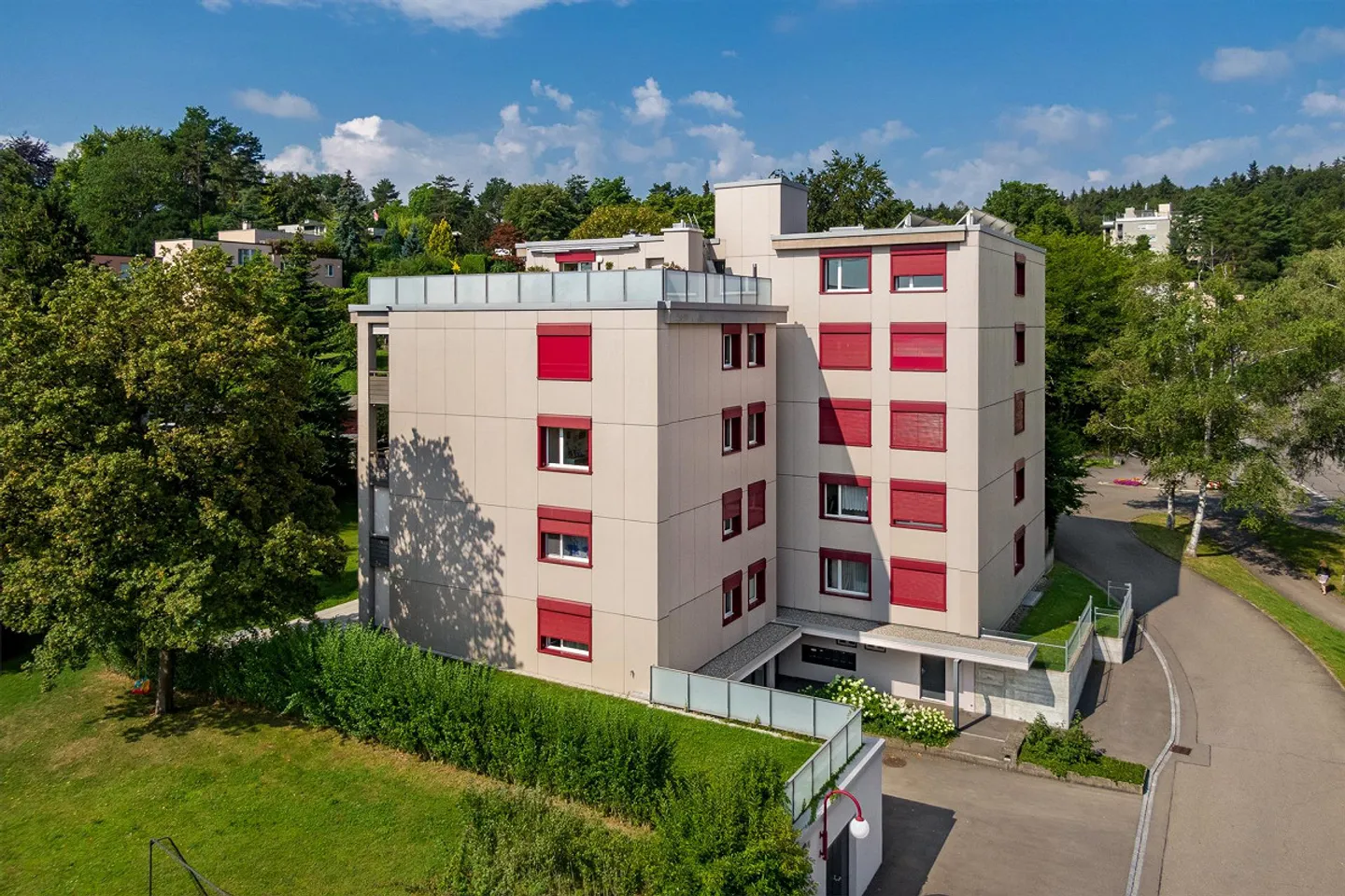 Appartement sous les combles génial avec une terrasse de rêve près du lac Greifen - Photo 2 sur 9