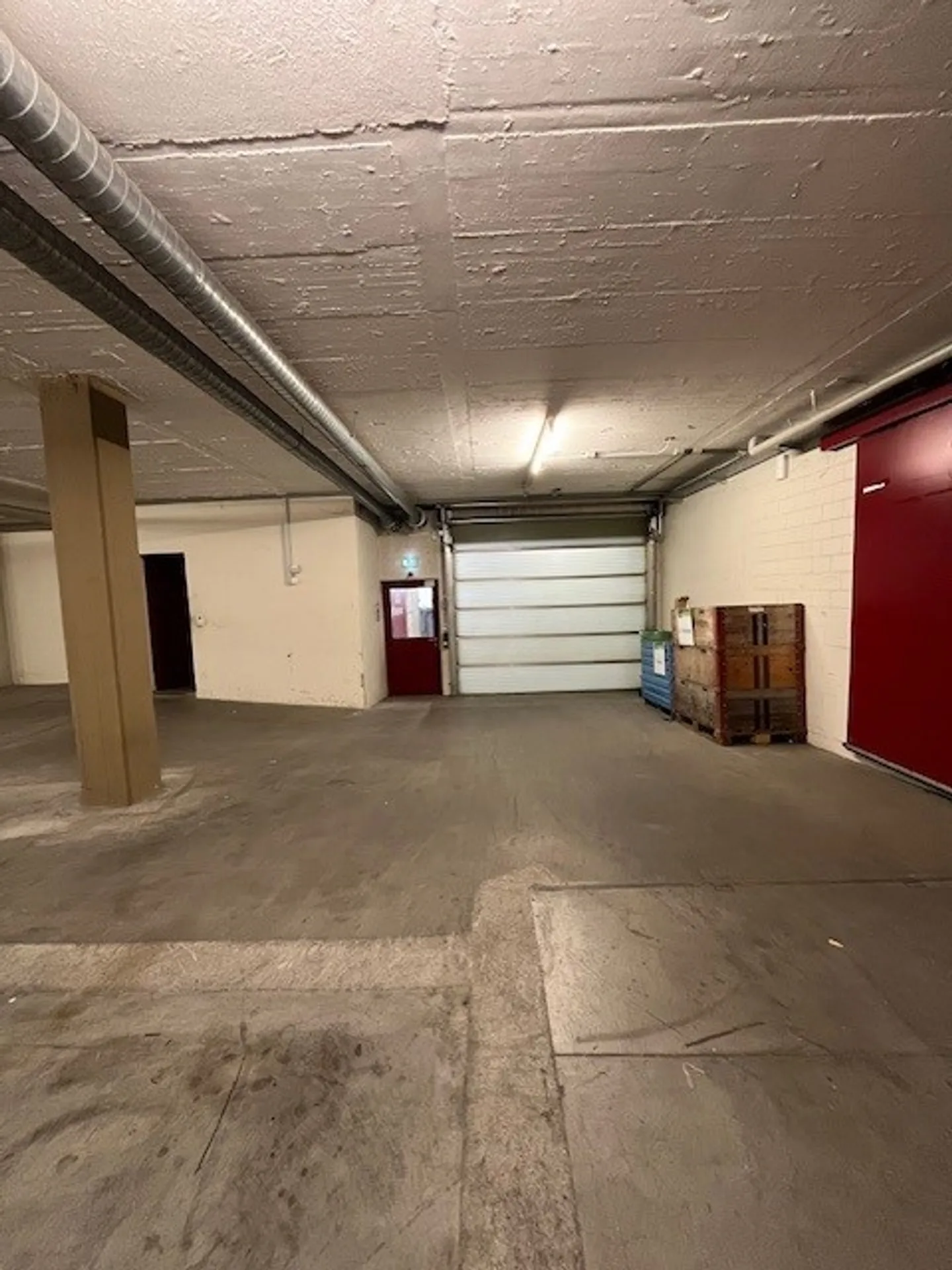 Grosszügiger Lagerraum mit direkter Rampe! - Foto 3 von 4