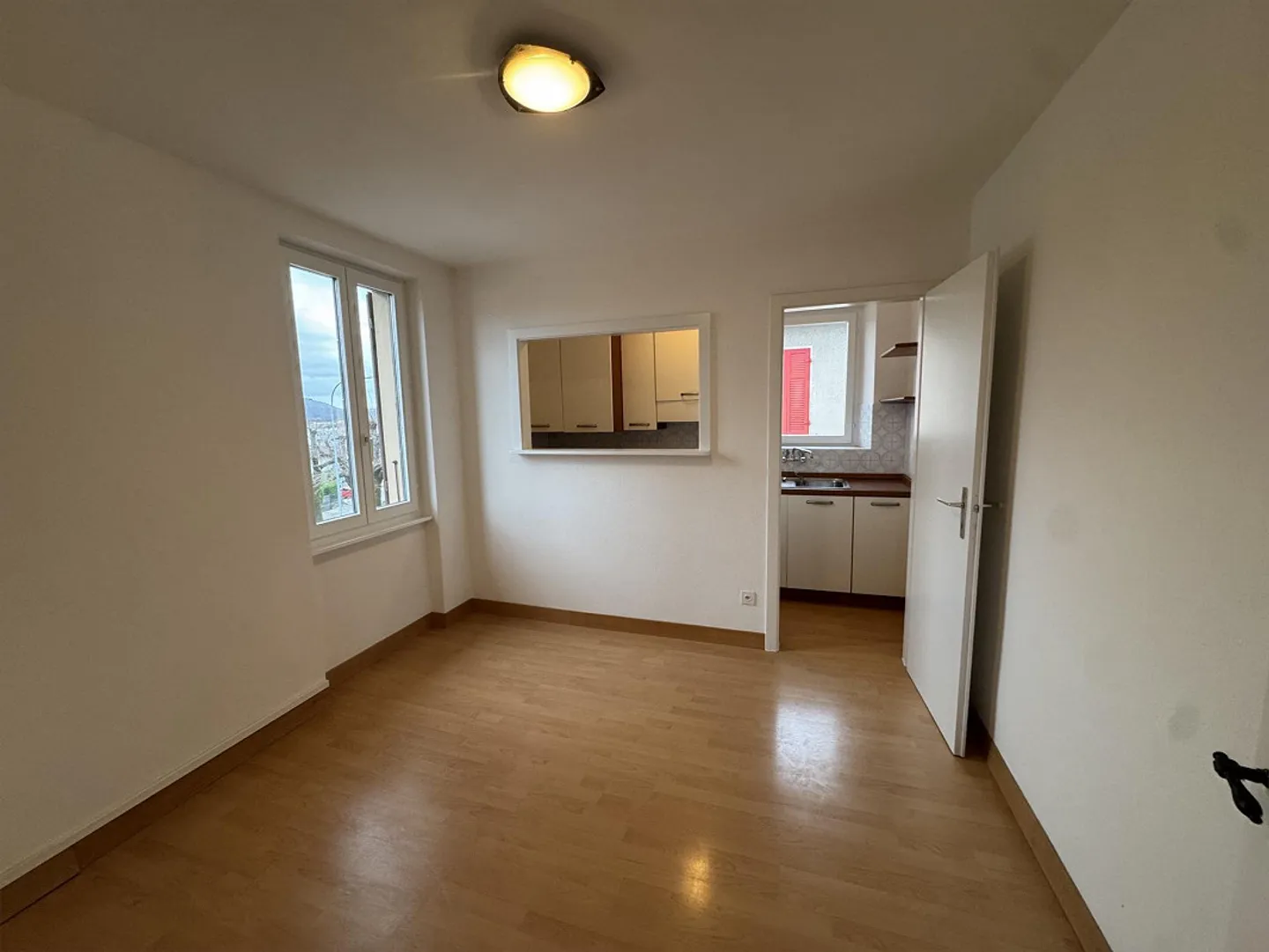 Coldrerio – helles Apartment in günstiger Lage zu den Dienstleistungen - Foto 4 von 18