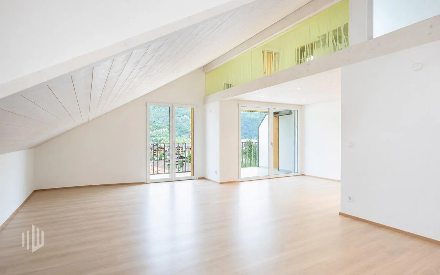 ImmoWyss - Appartement en attique moderne avec galerie et vue imprenable sur le lac - Photo 2 sur 8