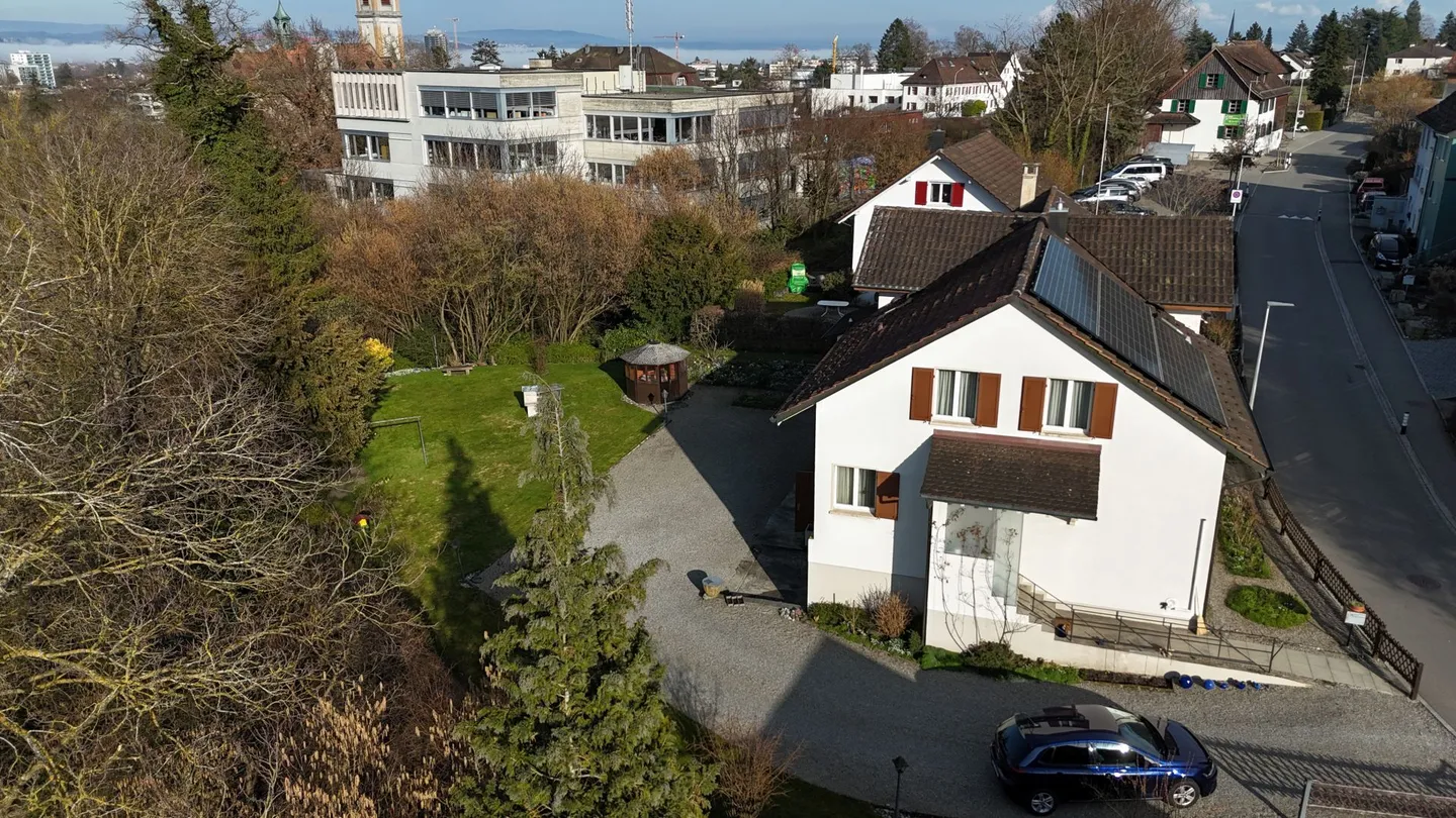 Charmante maison à deux générations dans le quartier populaire d'Emmishofen - Photo 4 sur 13