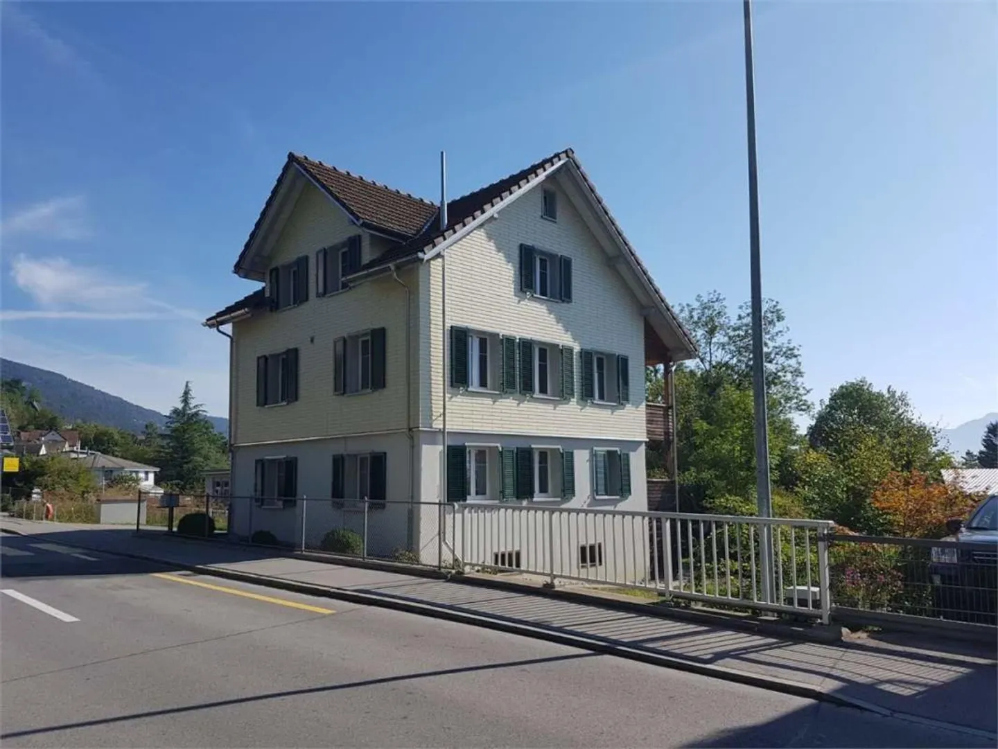 renovierter 4.5 Zimmer Hausteil mit Umschwung - Foto 1 von 10