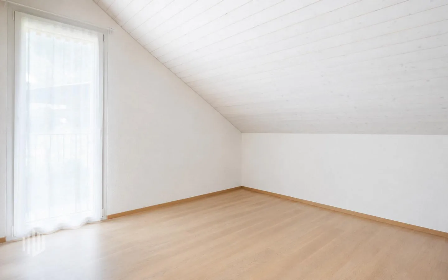 ImmoWyss - Appartement en attique moderne avec galerie et vue imprenable sur le lac - Photo 5 sur 8