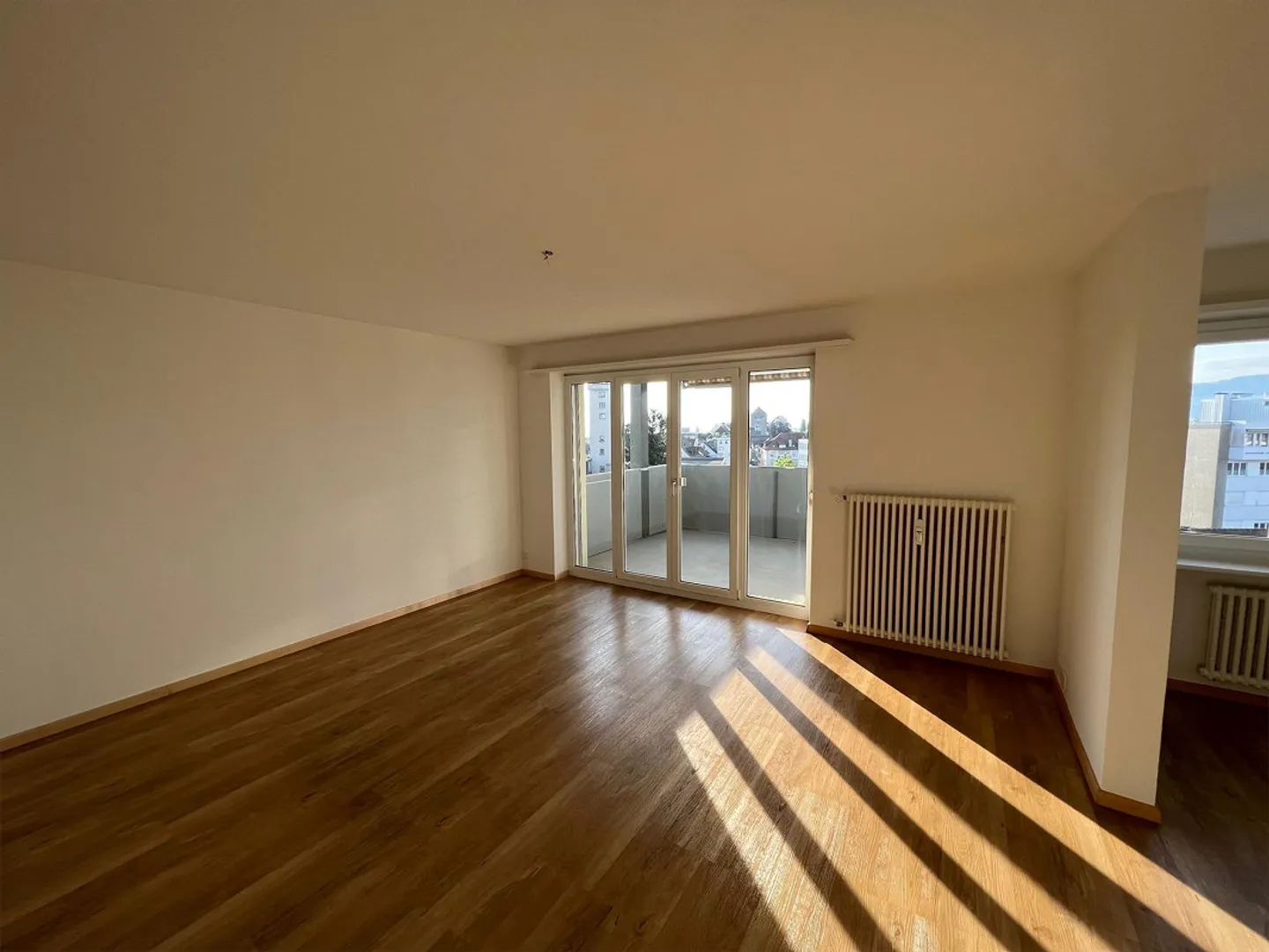 Modern Apartment with Lake View - Photo 4 of 8
