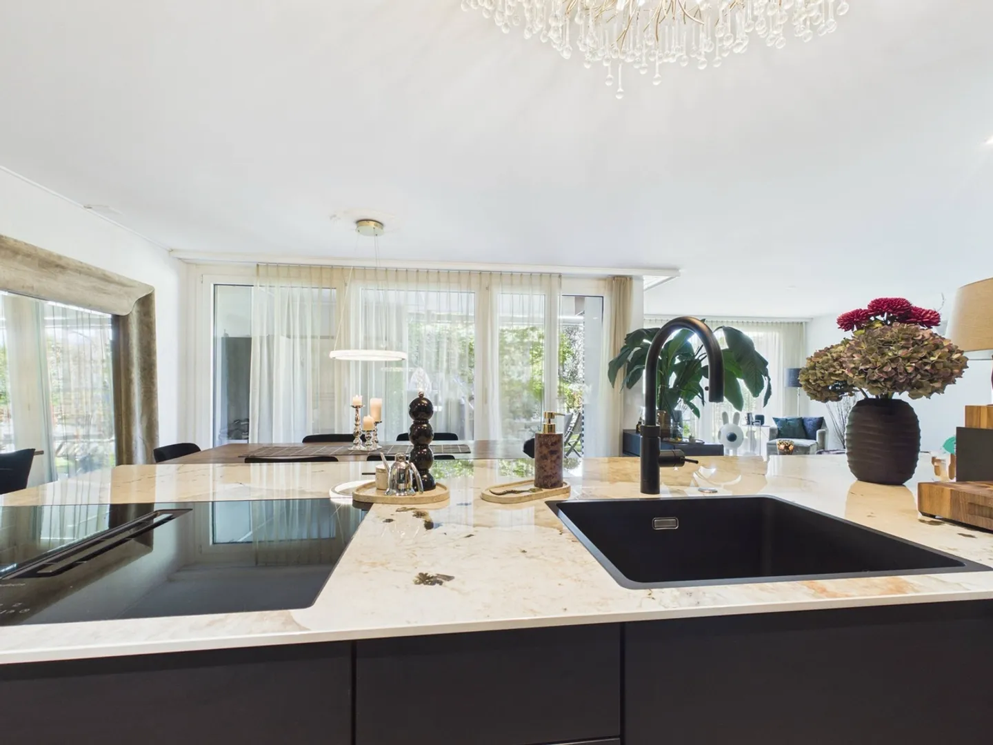 Moderne 3.5-Zimmer Gartenwohnung an top Lage - Photo 4 sur 15