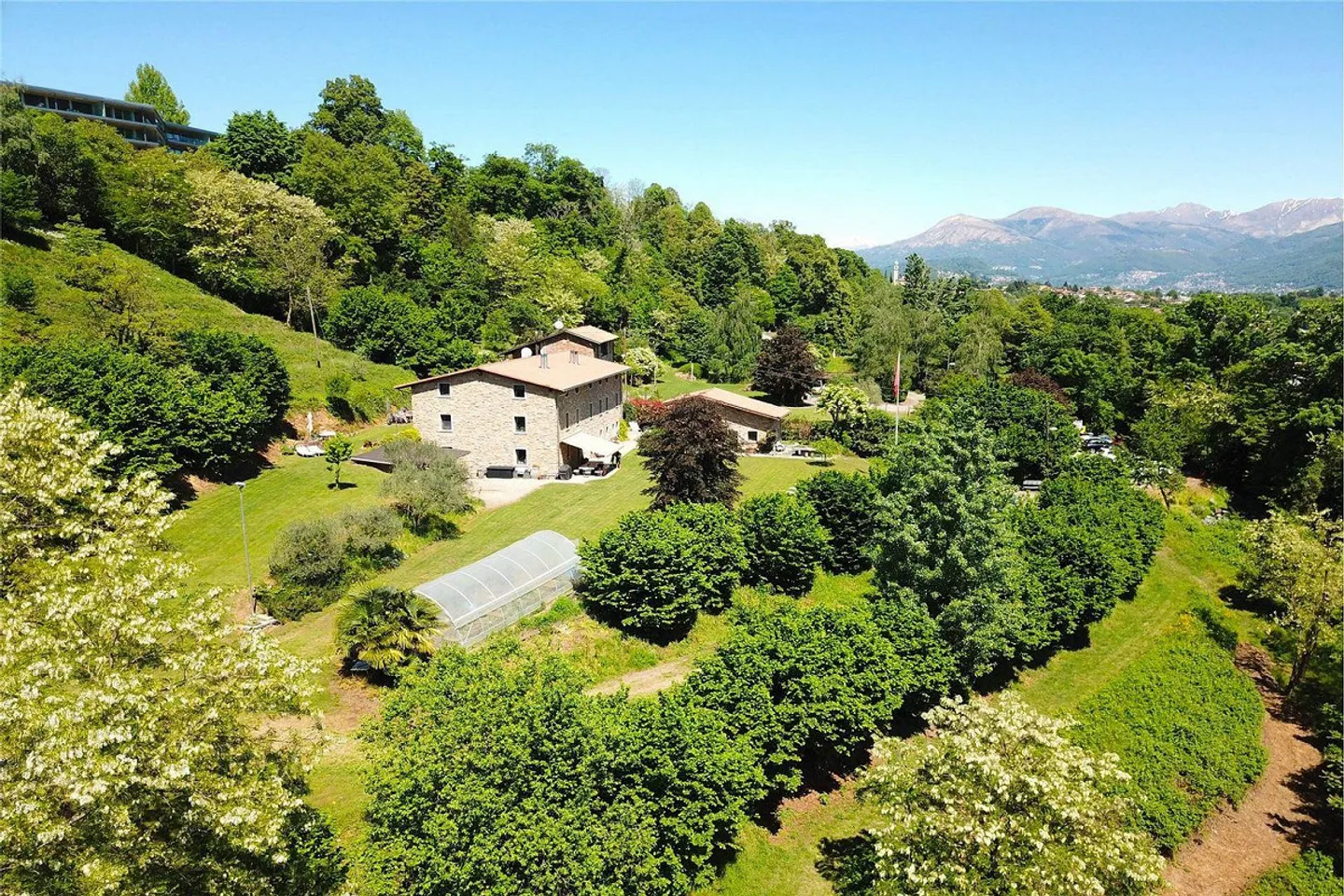 Montagnola - Confort et modernité : spacieux duplex de 3½ pièces à louer - Photo 6 sur 17
