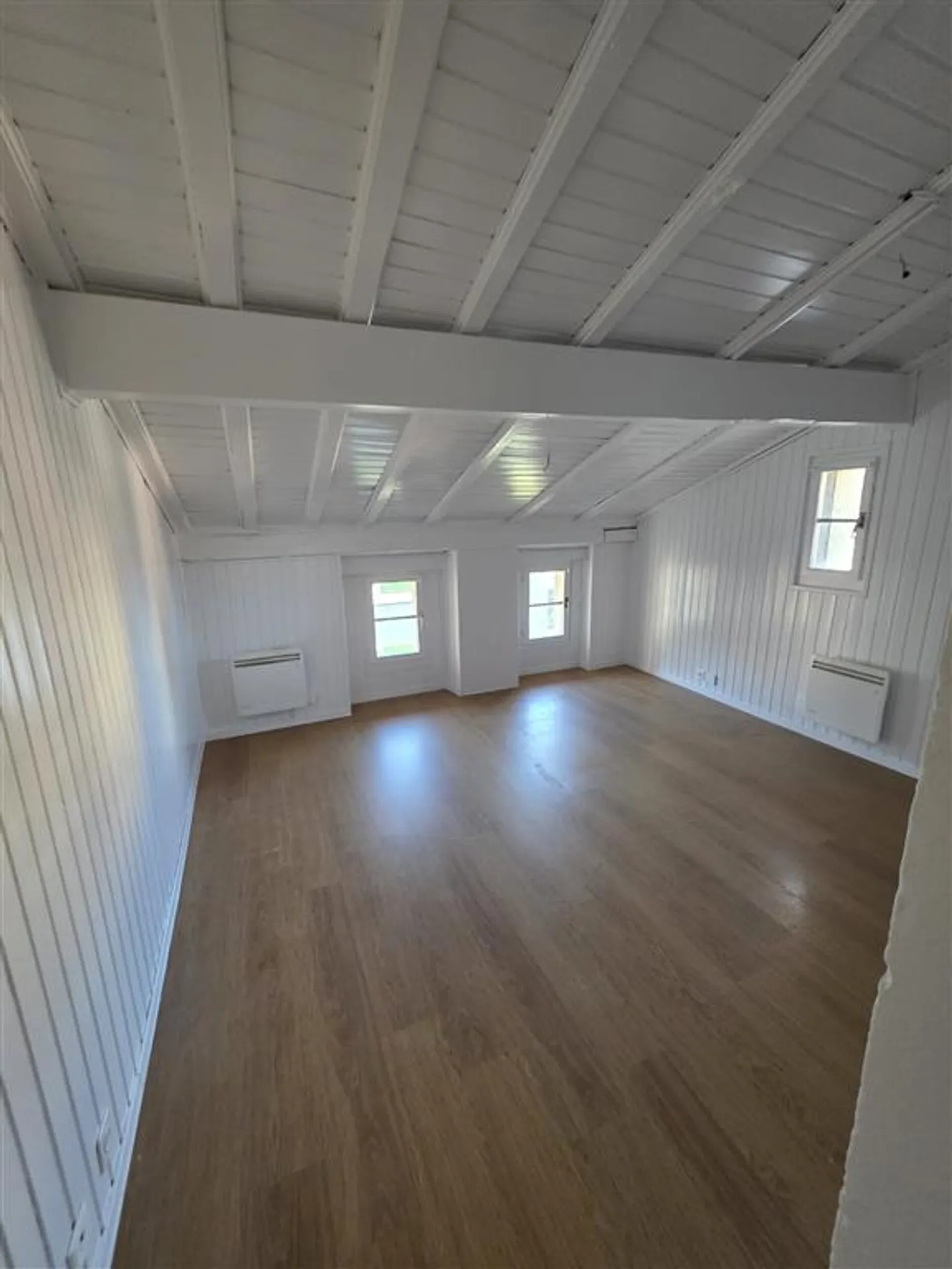 Charmant Studio Rénové - Photo 1 sur 4