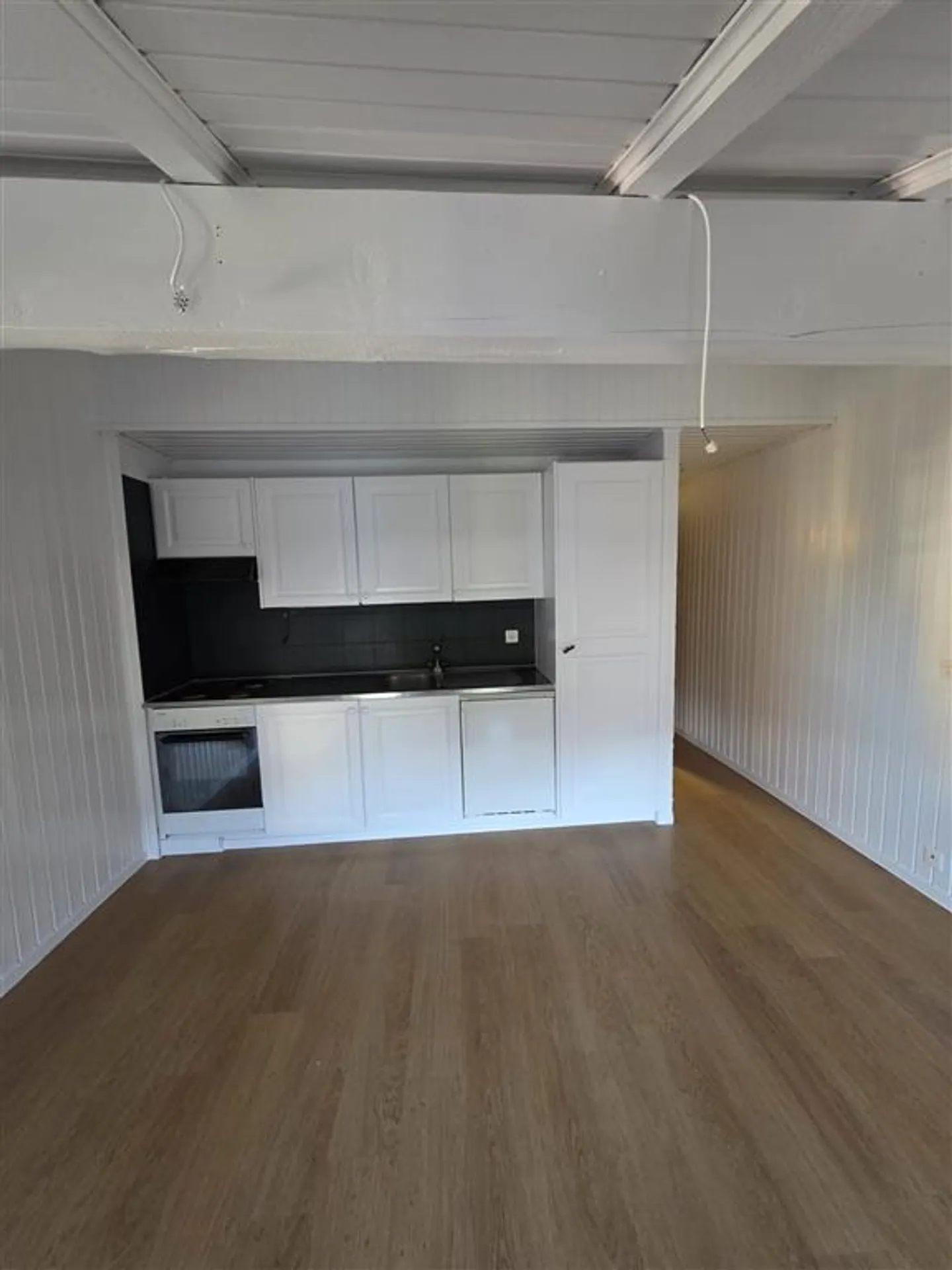 Charmant Studio Rénové - Photo 2 sur 4