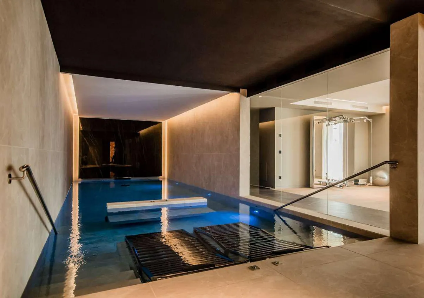 Appartement duplex dans la prestigieuse Résidence Ra Curta - Photo 18 sur 21